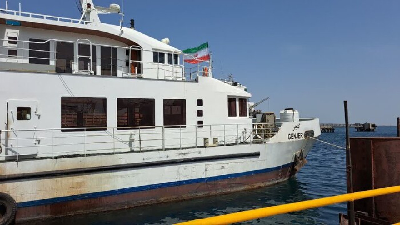 آمبولانس دریایی به دانشگاه علوم پزشکی هرمزگان تحویل شد آمبولانس دریایی به دانشگاه علوم پزشکی هرمزگان تحویل شد