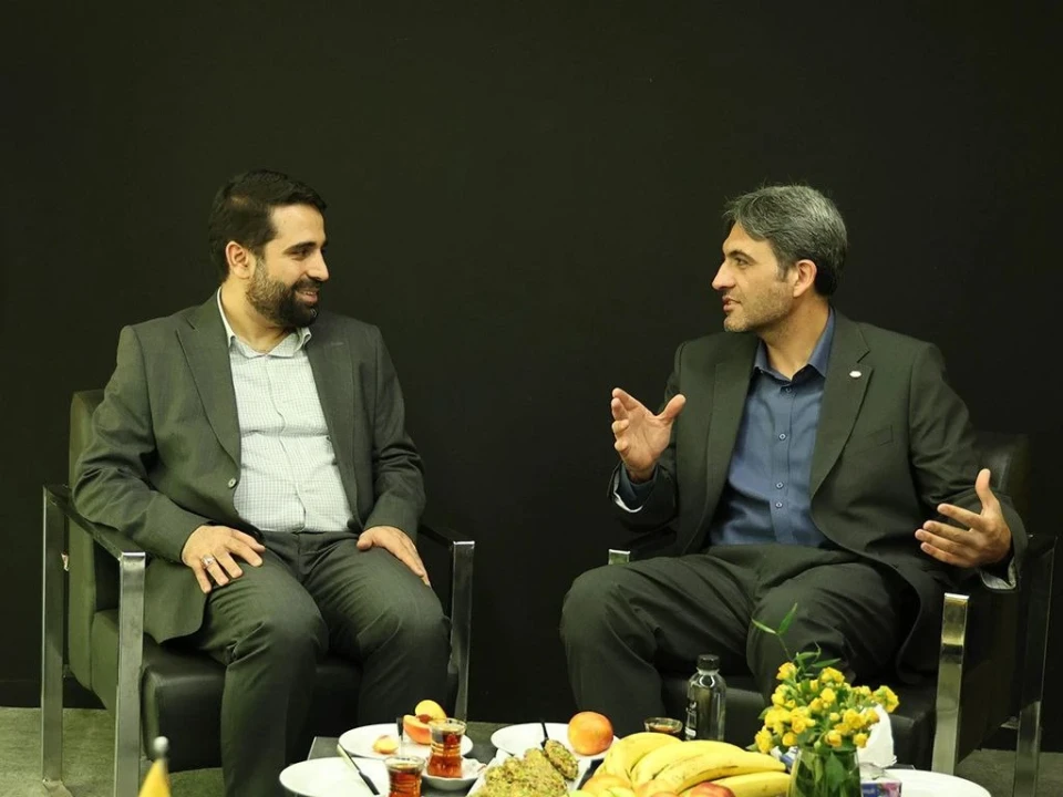 دبیر شورای عالی فضای مجازی از غرفه ایرانسل بازدید کرد دبیر شورای عالی فضای مجازی از غرفه ایرانسل بازدید کرد