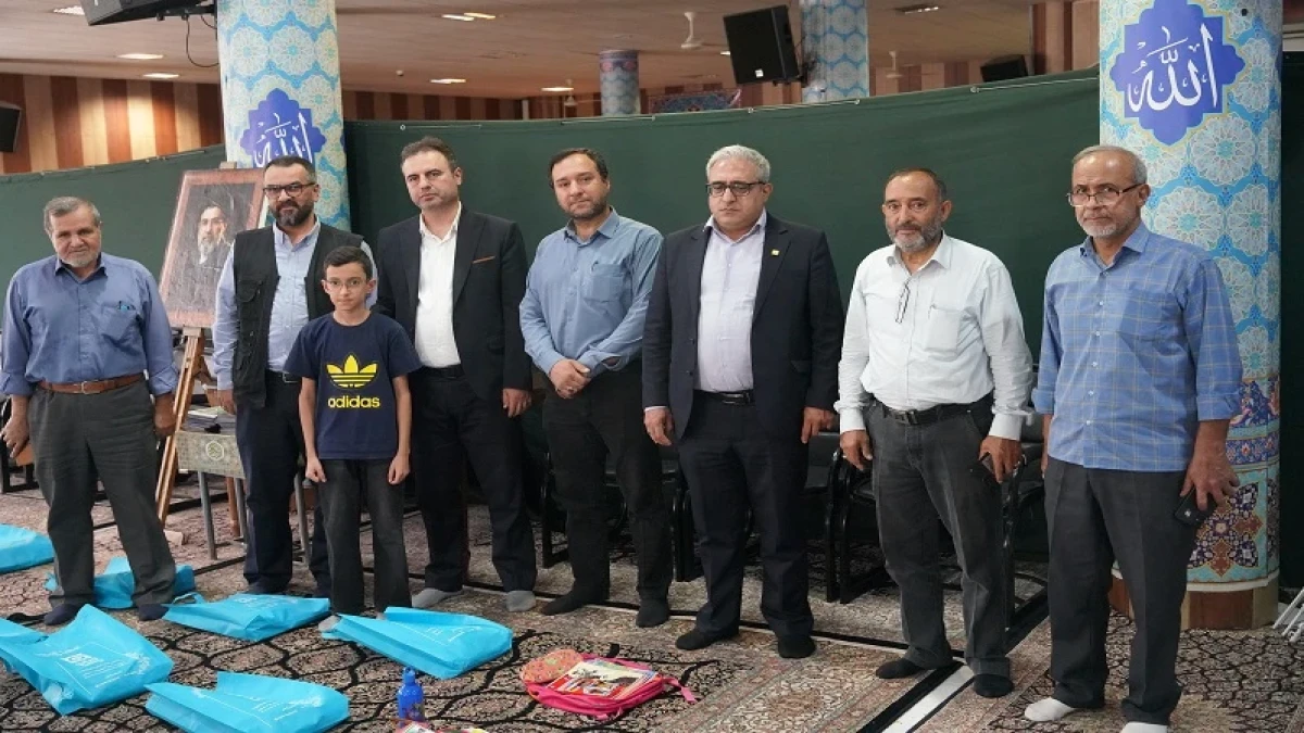 اهدای نوشت‌افزار به دانش‌آموزان کم‌برخوردار شهرستان شهریار در آستانه ماه مهر