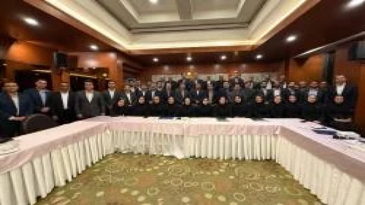 تشریح برنامه‌های رشد و تحول بانک سرمایه در نشست صمیمانه سرپرست مدیریت عامل با کارکنان شعب شیراز